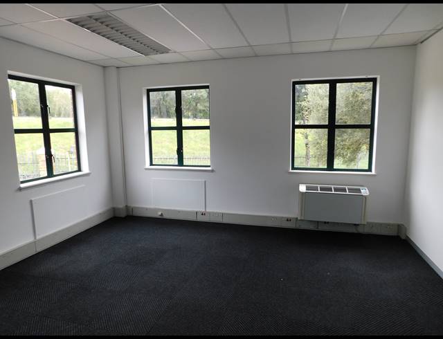 525M² OFFICE TO LET IN HYDE PARK